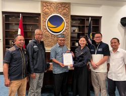 Ketua Teritori Bali -Nusra Julie Sutrisno Laiskodat Serahkan Rekomendasi Untuk  Calon Bupati Dan Wakil Bupati Ngada Dan Manggarai Timur