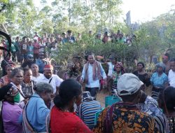 Cawagub Jhoni Asadoma Kunjungi   Kampung Halaman dan Minta Doa Restu