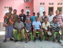 Jhoni Asdoma Minta Doa Restu di  Kampung Halaman  Leluhur di Desa Maubesi  Rote Tenggah