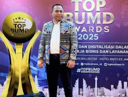 Dirut Bank NTT, Yohanis Landu Praing ketika dinobatkan sebagai TOP CEO BUMD Tahun 2025