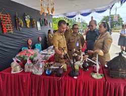 Sekertaris  Dinas Pendidikan Dan Kebudayaan  Hilarius Dasilva Buka Pameran Produk Murid SMA Negeri 3 kupang