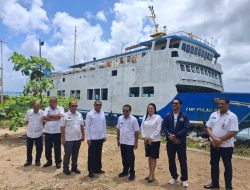 Wagub NTT Cek Langsung Dua Unit Kapal Milik Pemprov yang Terdampar di Pesisir Pantai Alak