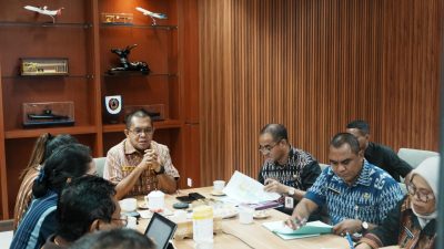 Bukan Diskusi Bawah Meja   Harus Terbuka untuk Publik” Melki Laka Lena Dialog   dengan  PPPK Se – NTT