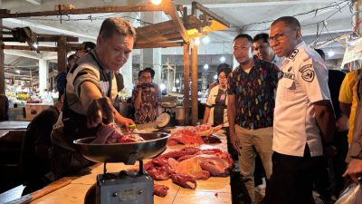 Pastikan Stok dan Harga Bahan Pokok Stabil  Jelang HBKN, Wagub Jhoni Asadoma Sidak Ke pasar