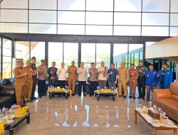 Saat Wakil Gubernur NTT Johni Asadoma dan   BAM DPR RI  Jumpa di Bandara Mali  Demi Negeri 1000 Moko