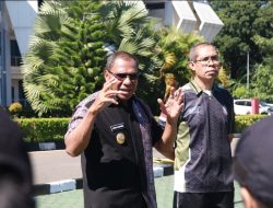 Cek Kondisi Personil Tetap Bugar, Wagub Johni Asadoma Pimpin Latihan Bela Diri Satpol PP Provinsi NTT