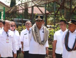 Wagub NTT  Tanam Anakan Rambutan saat Berkunjung  ke BBH Oelbubuk  Simbol Penguatan Sektor Holtikultura