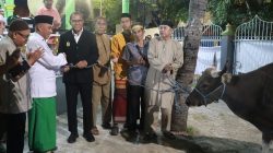 Perkuat Toleransi dan Pengorbanan” Wakil Gubernur NTT Johni Asadoma Serahkan Bantuan Hewan Kurban untuk Masjid Al-Muhajirin Oebufu