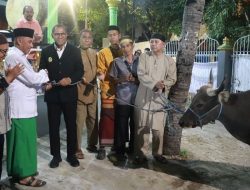 Perkuat Toleransi dan Pengorbanan” Wakil Gubernur NTT Johni Asadoma Serahkan Bantuan Hewan Kurban untuk Masjid Al-Muhajirin Oebufu