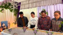 Melayat ke Rumah Duka dr. Icha, Wagub NTT Johni Asadoma Minta Usut Tuntas Kasus