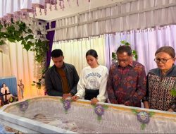 Melayat ke Rumah Duka dr. Icha, Wagub NTT Johni Asadoma Minta Usut Tuntas Kasus