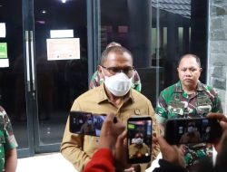Wakil Gubernur Johni Asadoma   Himbau Seluruh Pendidik Jalankan Tugas dengan Nurani Setelah Jenguk Jessica Tunardjo