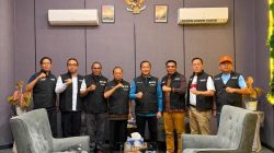 Wagub NTT Jhoni Asadoma Terima Gubernur Bali dan NTB Bawa Bantuan untuk Korban Gempa NTT
