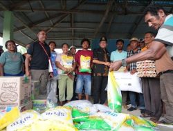 Pastikan Bantuan Menjangkau ke Warga Terdamak Gubernur Antar Langsung ke Tiga Titik di Riung