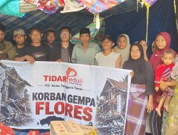 Ketua TIDAR NTT Dean Asadoma Antar Langsung Bantuan Gempa di Pelosok Flores