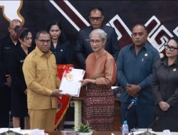 Wagub Johni Asadoma Sampaikan Nota Keuangan Perubahan APBD 2026, BTT Naik 725 Persen untuk Penanganan Pascabencana