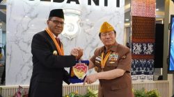 Terima Bintang LVRI, Wagub Johni Asadoma Sebut pengabdian Harus di Lanjutkan