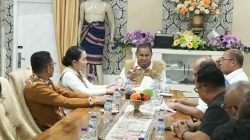 Rapat Bersama Bupati SBD,Wagub Johni Asadoma Minta Data Kerusakan Gempa SBD Dipercepat