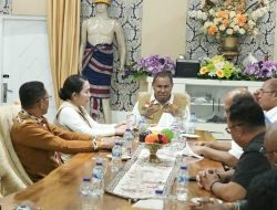 Rapat Bersama Bupati SBD,Wagub Johni Asadoma Minta Data Kerusakan Gempa SBD Dipercepat